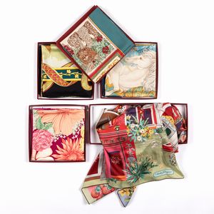 Salvatore Ferragamo - Lotto composto da un grand foulard e quattro foulard