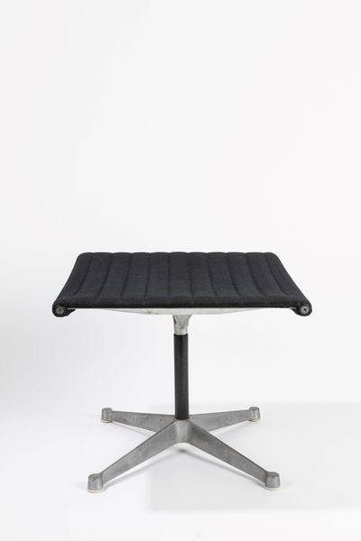 Charles & Ray Eames : Poggiapiedi  - Asta Design e Arti Decorative - Associazione Nazionale - Case d'Asta italiane