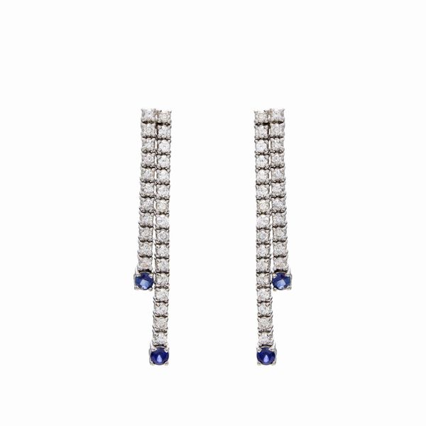 Orecchini pendenti in oro bianco 18kt  - Asta Gioielli Orologi e Fashion Vintage - Associazione Nazionale - Case d'Asta italiane