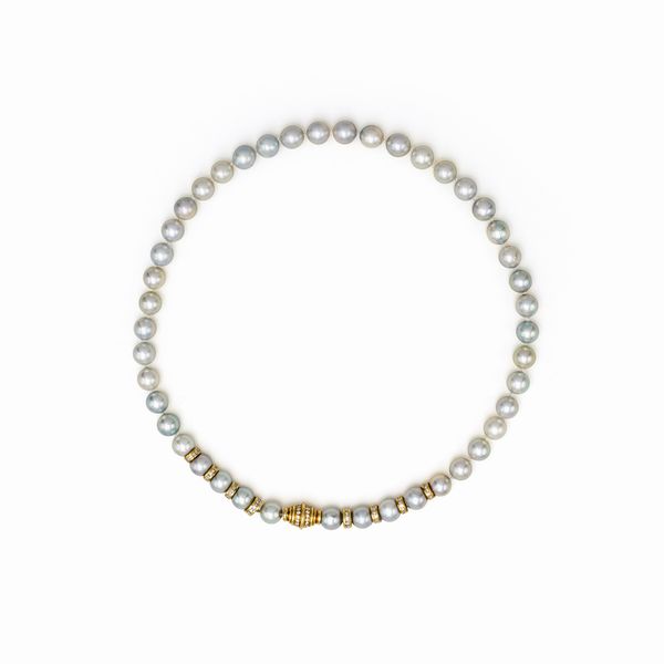 Collana ad un filo di perle grigie  - Asta Gioielli Orologi e Fashion Vintage - Associazione Nazionale - Case d'Asta italiane