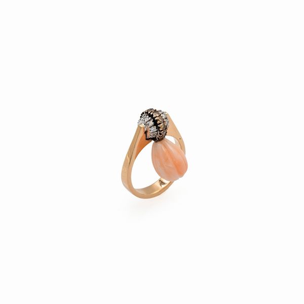 Anello in oro rosa 18kt con pendente girevole  - Asta Gioielli Orologi e Fashion Vintage - Associazione Nazionale - Case d'Asta italiane