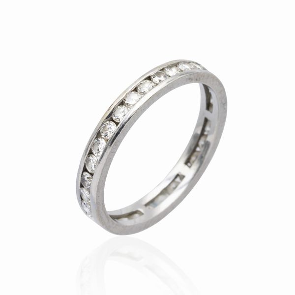 Anello fede in oro bianco 18kt e diamanti  - Asta Gioielli Orologi e Fashion Vintage - Associazione Nazionale - Case d'Asta italiane