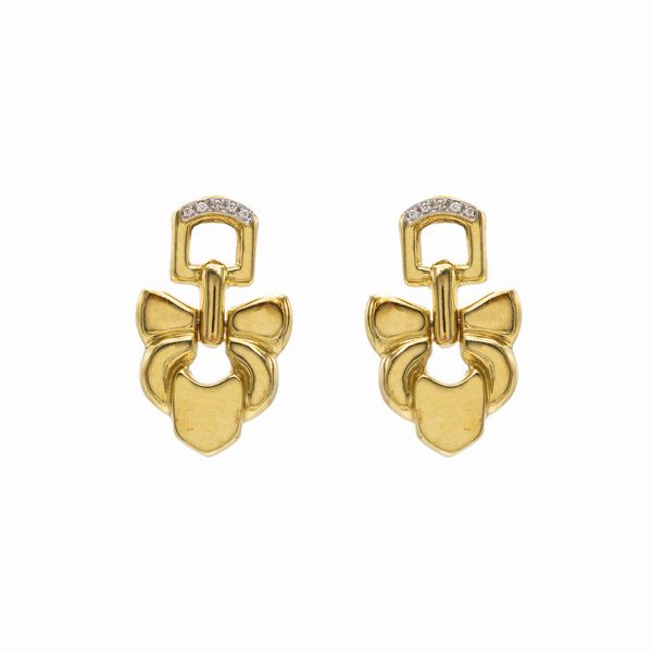 Orecchini pendenti in oro giallo e bianco 18kt con diamanti  - Asta Gioielli Orologi e Fashion Vintage - Associazione Nazionale - Case d'Asta italiane