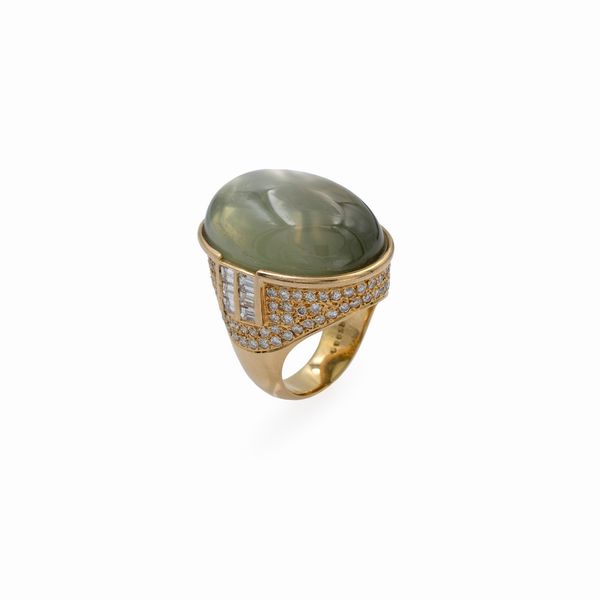 Anello cocktail in oro giallo 18kt chiaro di luna e diamanti  - Asta Gioielli Orologi e Fashion Vintage - Associazione Nazionale - Case d'Asta italiane