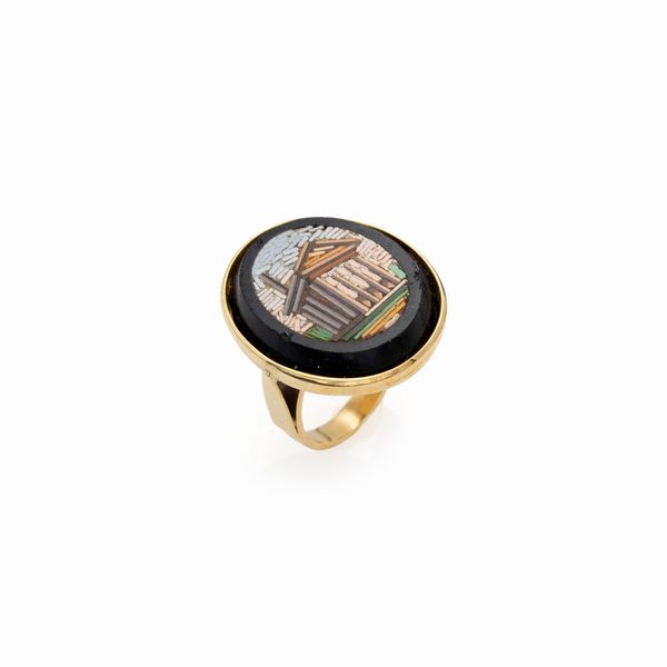 Anello in oro giallo 18kt e micromosaico  - Asta Gioielli Orologi e Fashion Vintage - Associazione Nazionale - Case d'Asta italiane