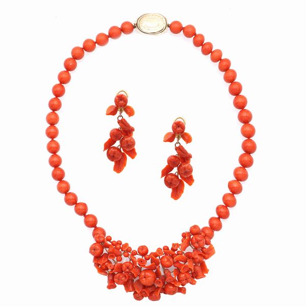 Antica parure in corallo rosso tutti frutti  - Asta Gioielli Orologi e Fashion Vintage - Associazione Nazionale - Case d'Asta italiane