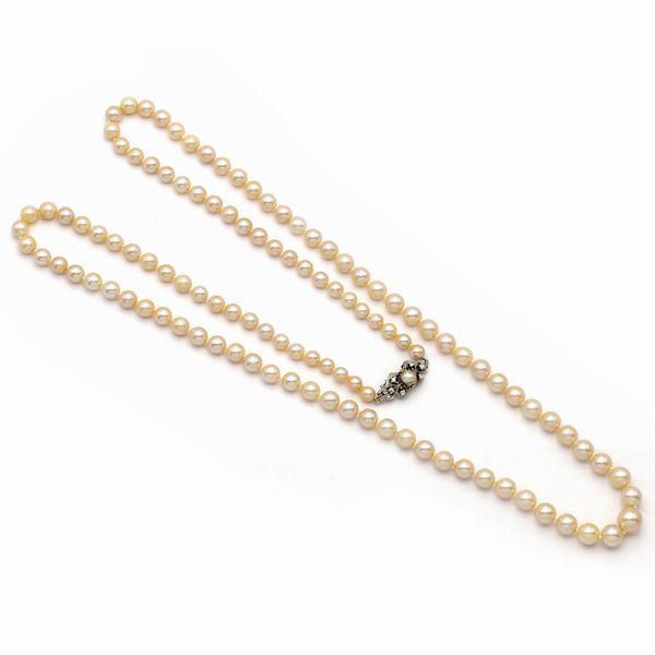 Lunga collana di perle coltivate  - Asta Gioielli Orologi e Fashion Vintage - Associazione Nazionale - Case d'Asta italiane