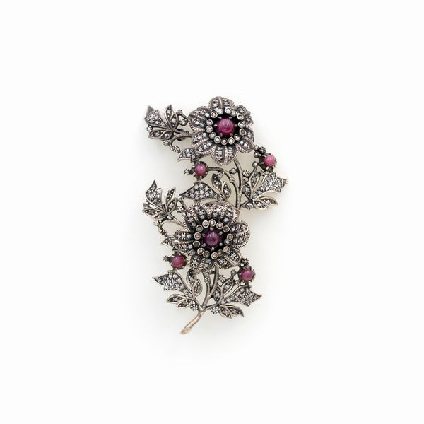 Antica spilla en tremblant a motivo floreale  - Asta Gioielli Orologi e Fashion Vintage - Associazione Nazionale - Case d'Asta italiane