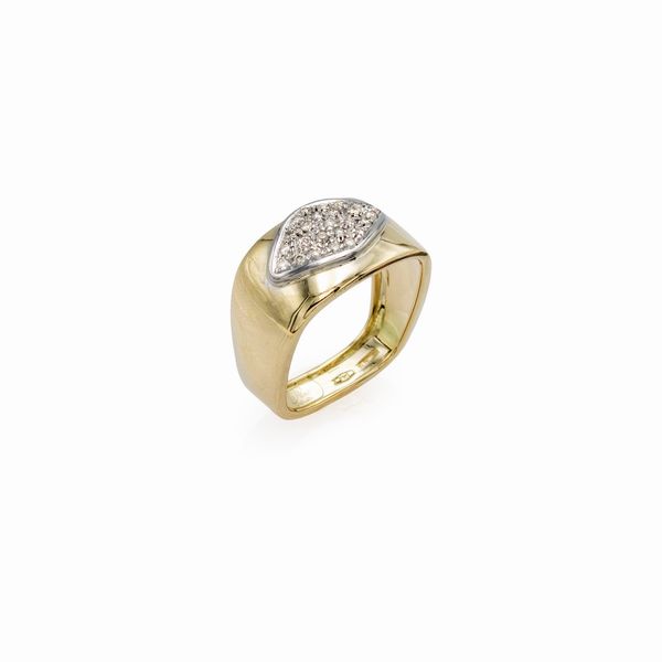 Anello in oro giallo e bianco 18kt e diamanti  - Asta Gioielli Orologi e Fashion Vintage - Associazione Nazionale - Case d'Asta italiane