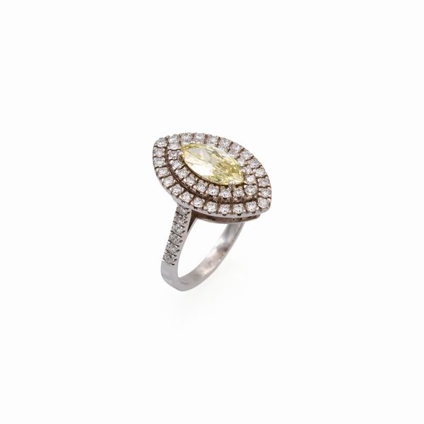 Anello in oro bianco 18kt con diamante naturale fancy yellow  - Asta Gioielli Orologi e Fashion Vintage - Associazione Nazionale - Case d'Asta italiane