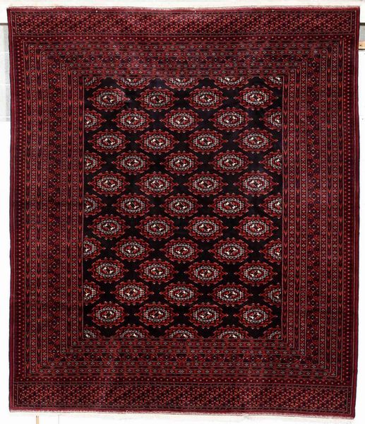 Tappeto Turkmeno, inizio XX secolo  - Asta Tappeti - Associazione Nazionale - Case d'Asta italiane