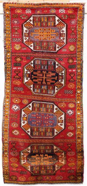 Tappeto Anatolia occidentale inizio XX secolo  - Asta Tappeti - Associazione Nazionale - Case d'Asta italiane