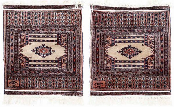 Coppia discendiletto, Pakistan met XX secolo  - Asta Tappeti - Associazione Nazionale - Case d'Asta italiane