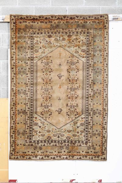 Tappeto Anatolia, prima met XX secolo  - Asta Tappeti - Associazione Nazionale - Case d'Asta italiane