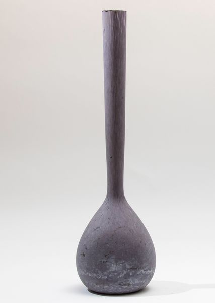 Vaso a fiasca con alto collo in vetro con decoro di smalto indaco.  - Asta Arti Decorative del XX secolo - Associazione Nazionale - Case d'Asta italiane