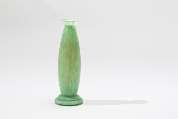 Piccolo vaso cilindrico in vetro screziato sui toni del verde.  - Asta Arti Decorative del XX secolo - Associazione Nazionale - Case d'Asta italiane