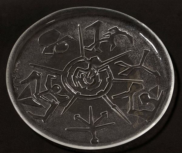 Arnaldo Pomodoro : Piatto in vetro stampato con decoro astratto.  - Asta Arti Decorative del XX secolo - Associazione Nazionale - Case d'Asta italiane