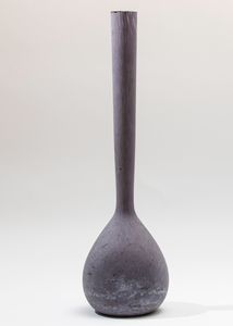 Vaso a fiasca con alto collo in vetro con decoro di smalto indaco.  - Asta Arti Decorative del XX secolo - Associazione Nazionale - Case d'Asta italiane