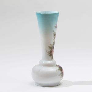 Piccolo vaso con alto collo in vetro con decoro floreale.  - Asta Arti Decorative del XX secolo - Associazione Nazionale - Case d'Asta italiane