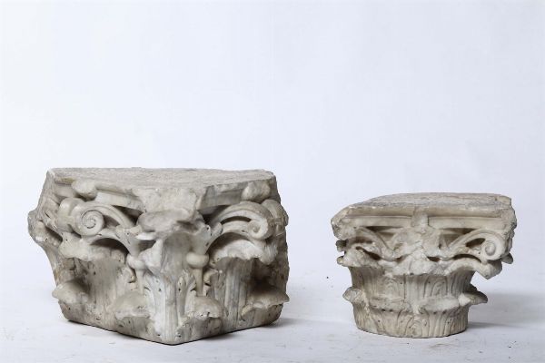 Coppia di capitelli in marmo scolpito, XIX secolo  - Asta Antiquariato - Associazione Nazionale - Case d'Asta italiane