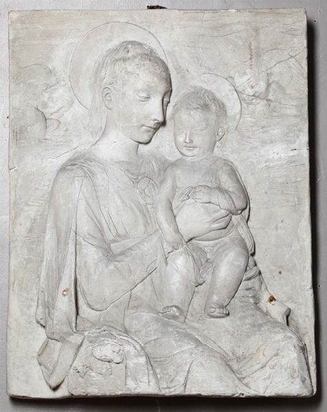 Placca in gesso raffigurante Madonna con Bambino, XX secolo  - Asta Antiquariato - Associazione Nazionale - Case d'Asta italiane