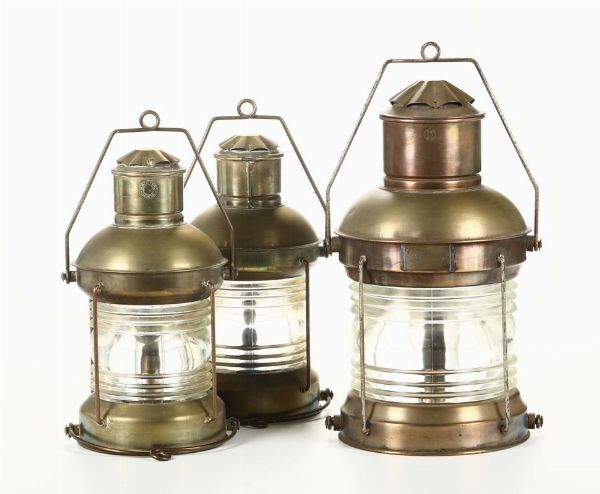 Tre lampade ad olio in metallo dorato  - Asta Antiquariato - Associazione Nazionale - Case d'Asta italiane