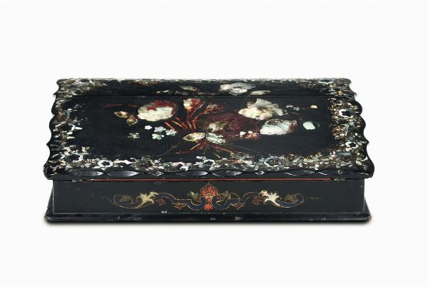 Scatola in legno ebanizzato, dipinto e intarsiato, XIX secolo  - Asta Antiquariato - Associazione Nazionale - Case d'Asta italiane