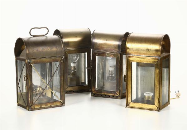 Quattro lampade in metallo  - Asta Antiquariato - Associazione Nazionale - Case d'Asta italiane