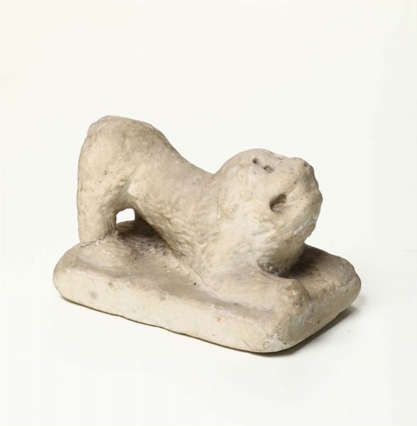Piccolo leone in marmo scolpito, arte italiana probabile XIV secolo  - Asta Antiquariato - Associazione Nazionale - Case d'Asta italiane