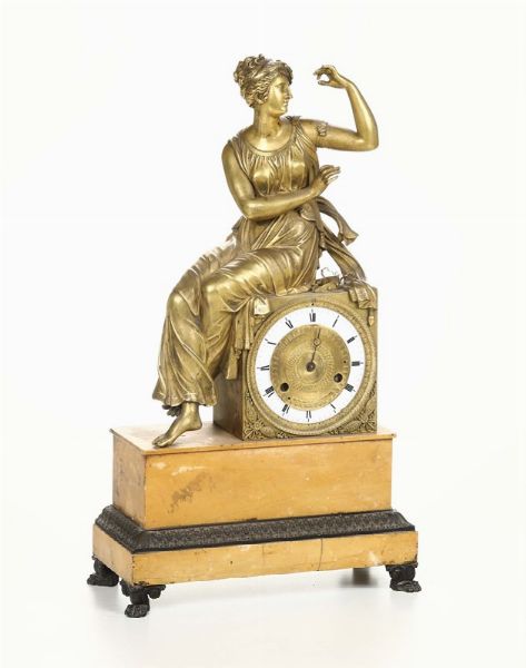 Pendola da tavolo in bronzo dorato e marmo, Francia XIX secolo  - Asta Antiquariato - Associazione Nazionale - Case d'Asta italiane