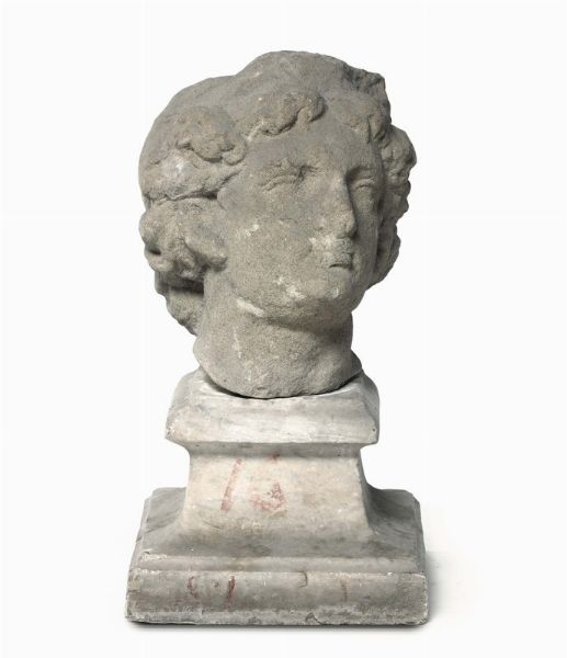 Testa femminile in pietra scolpita, XVII secolo  - Asta Antiquariato - Associazione Nazionale - Case d'Asta italiane