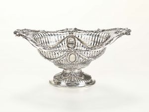 Cestino in argento fuso e traforato, Inghilterra 1885  - Asta Antiquariato - Associazione Nazionale - Case d'Asta italiane