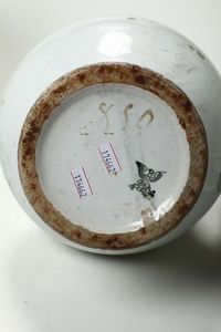Coppia di versatoi in terraglia bianca, XIX secolo  - Asta Antiquariato - Associazione Nazionale - Case d'Asta italiane