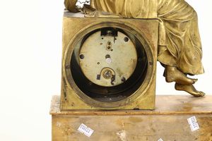 Pendola da tavolo in bronzo dorato e marmo, Francia XIX secolo  - Asta Antiquariato - Associazione Nazionale - Case d'Asta italiane