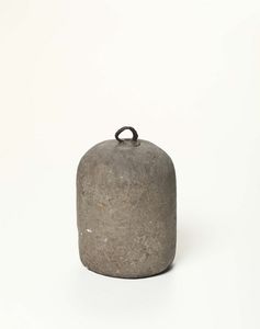 Gruppo di tre frammenti in pietra scolpita  - Asta Antiquariato - Associazione Nazionale - Case d'Asta italiane