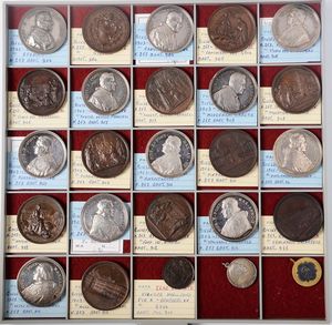 Collezione di 232 tra medaglie e medagliette papali  - Asta Antiquariato - Associazione Nazionale - Case d'Asta italiane