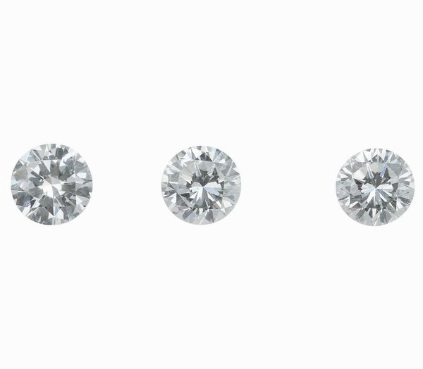 Tre diamanti taglio brillante di ct 0.48, 0.48 e 0,47, colore D, caratteristiche interne VVS2-VS1, fluorescenza UV nulla  - Asta Fine Jewels - Associazione Nazionale - Case d'Asta italiane