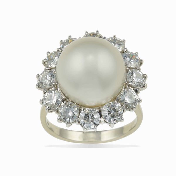 Anello con perla coltivata e diamanti  - Asta Fine Jewels - Associazione Nazionale - Case d'Asta italiane