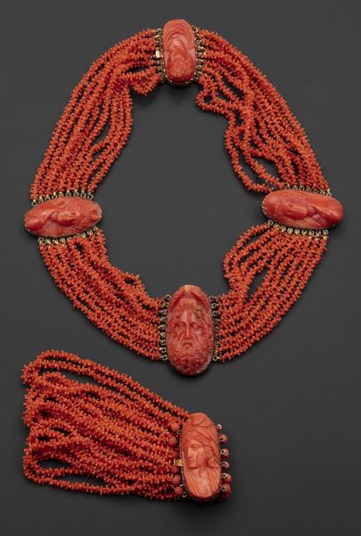 Demi-parure composta da girocollo e bracciale con fili di corallo e cammei di corallo  - Asta Fine Jewels - Associazione Nazionale - Case d'Asta italiane