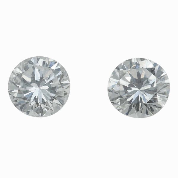 Due diamanti taglio brillante di ct 0.87 e 0.93, colore F e H, caratteristiche interne VS2, fluorescenza UV nulla  - Asta Fine Jewels - Associazione Nazionale - Case d'Asta italiane