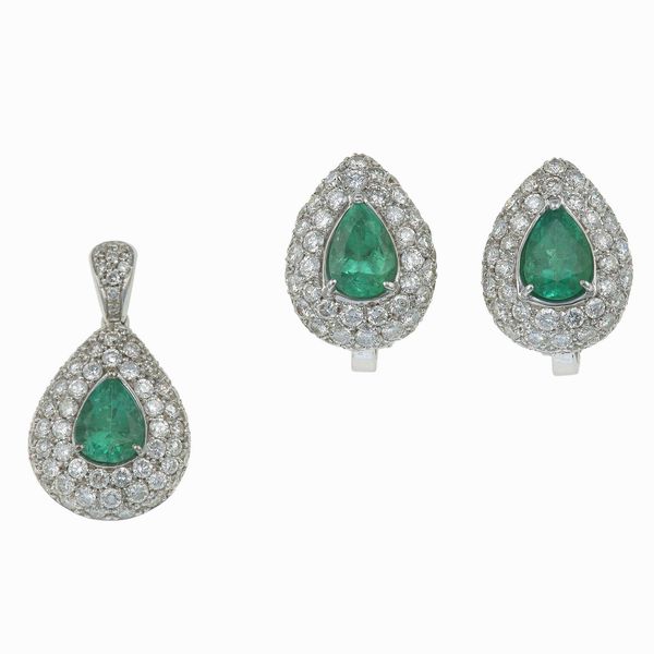 Demi-parure composta da orecchini e pendente con smeraldi Colombia e diamanti  - Asta Fine Jewels - Associazione Nazionale - Case d'Asta italiane
