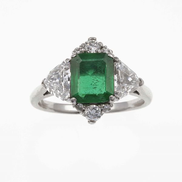 Anello con smeraldo di ct 1.20 circa e diamanti  - Asta Fine Jewels - Associazione Nazionale - Case d'Asta italiane
