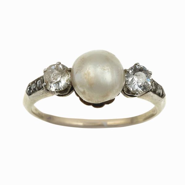 Anello con perla naturale di ct 3.59  - Asta Fine Jewels - Associazione Nazionale - Case d'Asta italiane
