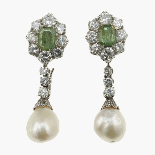 Orecchini pendenti con perle naturali, diamanti e smeraldi  - Asta Fine Jewels - Associazione Nazionale - Case d'Asta italiane