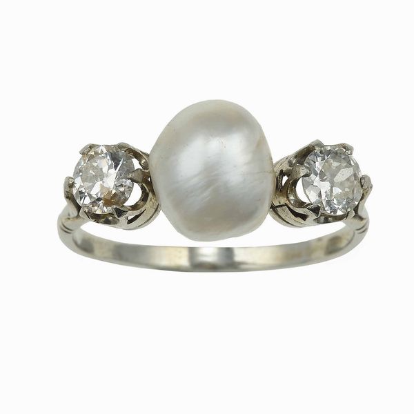Anello con perla naturale di ct 4.62  - Asta Fine Jewels - Associazione Nazionale - Case d'Asta italiane