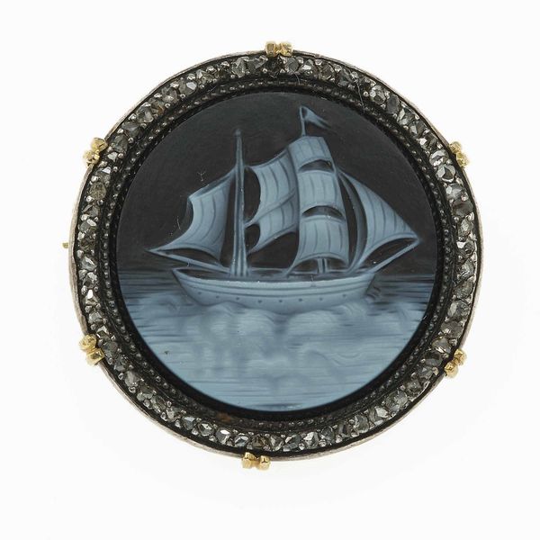Cammeo veliero in agata con piccoli diamanti  - Asta Fine Jewels - Associazione Nazionale - Case d'Asta italiane