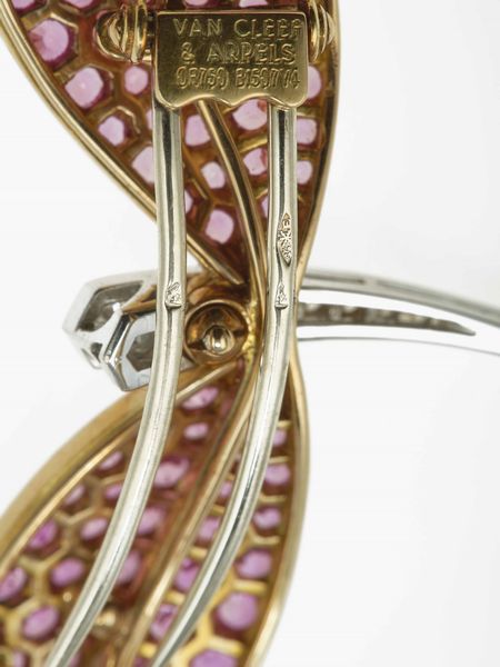 Van Cleef & Arpels. Spilla libellula con zaffiri rosa e diamanti  - Asta Fine Jewels - Associazione Nazionale - Case d'Asta italiane
