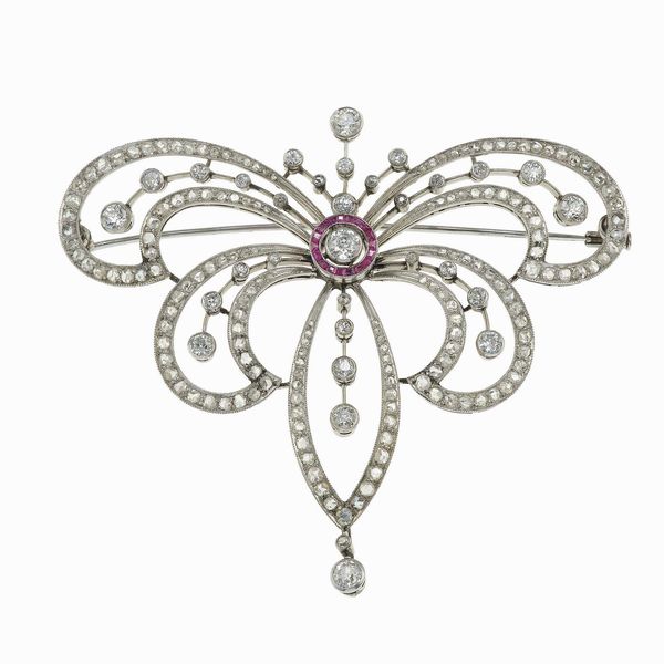 Devant de corsage con diamanti e rubini  - Asta Fine Jewels - Associazione Nazionale - Case d'Asta italiane