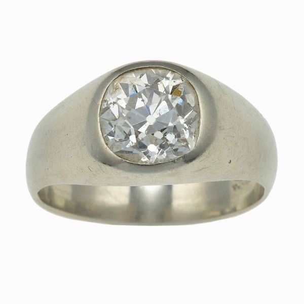 Anello con diamante taglio cuscino di ct 2.30 circa  - Asta Fine Jewels - Associazione Nazionale - Case d'Asta italiane