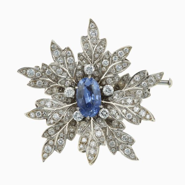 Spilla fiore con diamanti e zaffiro Sri Lanka  - Asta Fine Jewels - Associazione Nazionale - Case d'Asta italiane